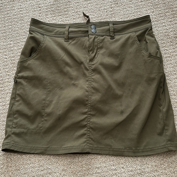 Prana Halle skort size 8. Skirt with built in shorts. - Picture 4 of 5